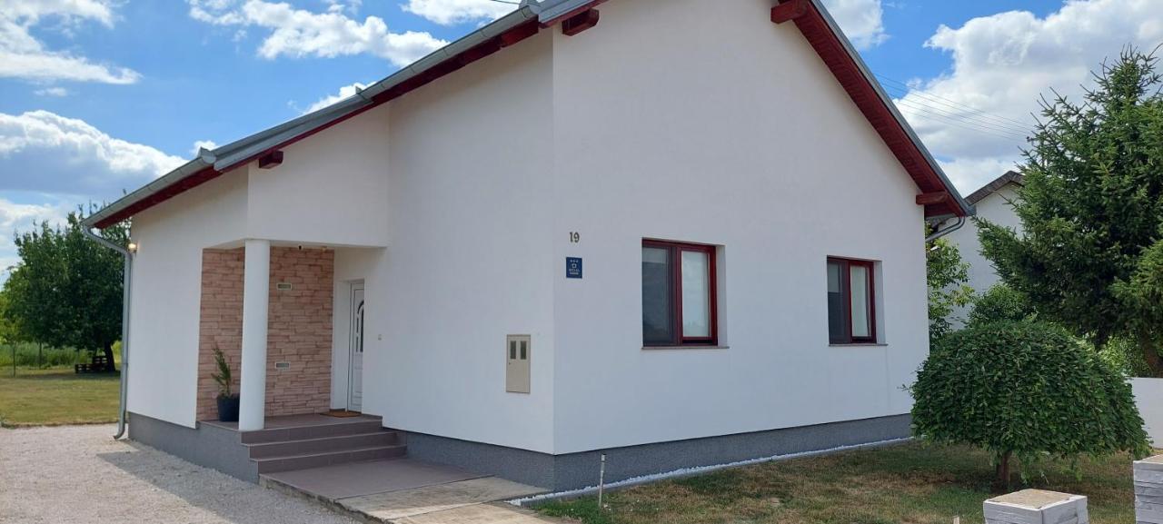 Вилла Kuca Za Odmor Domus Alba Branjin Vrh Экстерьер фото